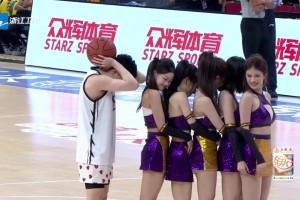 中国飞人！陈登星飞跃1位小伙+5位啦啦队美女单臂劈扣！
