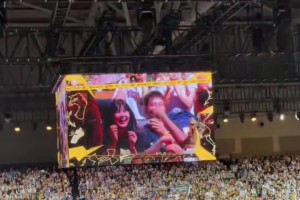 库里中国行kiss cam环节 导播给到了场边的凯瑞图跟哎呦薇🤣